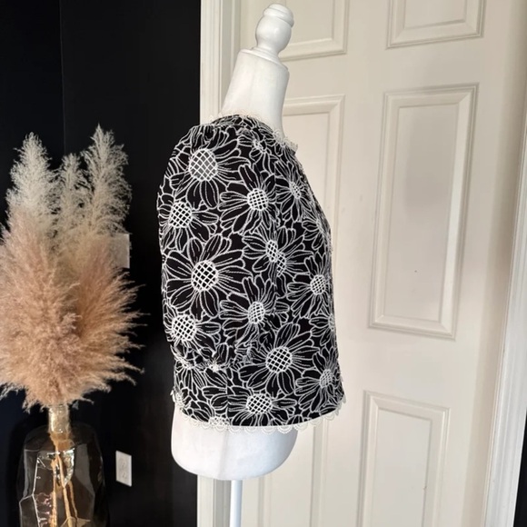 Express Black Floral Crochet Embroidered Blouse size Medium - Picture 5 of 12